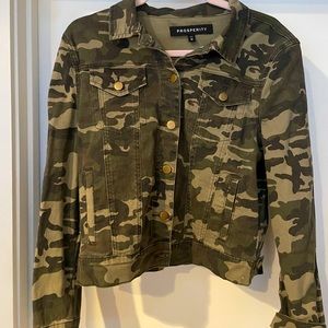 Prosperity cropped camo jacket